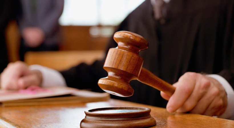 അപകടത്തിൽ മരിച്ച യുവാവ് ഹെൽമറ്റ് ധരിച്ചില്ലെന്ന ഇൻഷുറൻസ് കമ്പനി വാദം തള്ളി കോടതി; 1.30 കോടി നഷ്ടപരിഹാരം നൽകാൻ വിധി