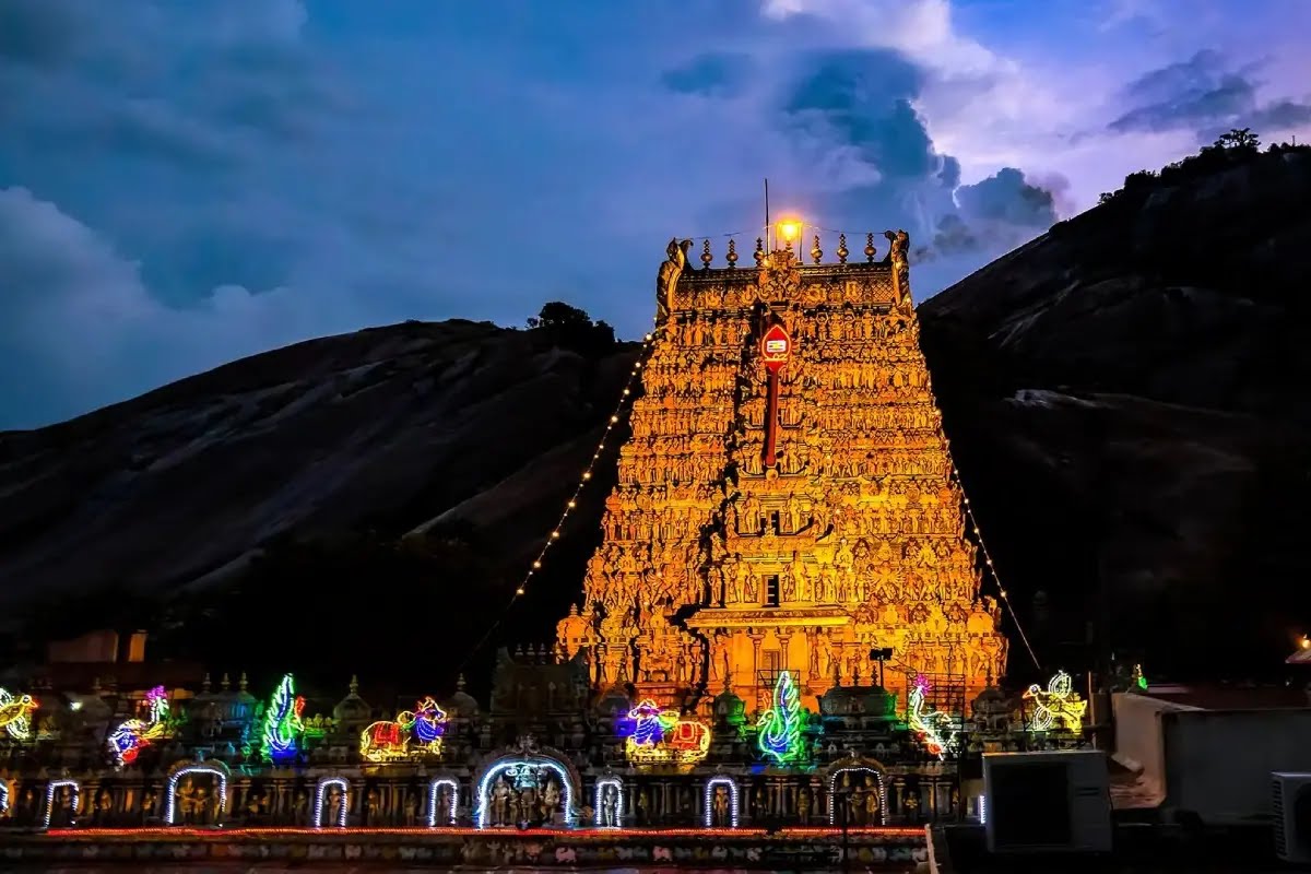 തിരുപ്പരങ്കുണ്ട്രം കുന്നിലെ കൽത്തൂണിൽ ദീപം കൊളുത്താം; ‘രാഷ്ട്രീയ അജണ്ട’ തള്ളി മദ്രാസ് ഹൈക്കോടതി