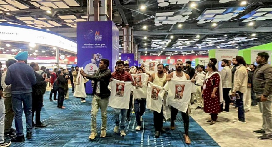 ഷര്‍ട്ടൂരി പ്രതിഷേധിക്കുന്നത് കുറ്റകൃത്യമല്ലെന്ന് ഡല്‍ഹി ഹൈക്കോടതി