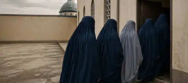 മുസ്ലിം സ്ത്രീകള്‍ പള്ളിയില്‍ പ്രവേശിക്കുന്നതിന് തടസ്സമില്ല, പ്രധാനകവാടത്തിലൂടെ വേണമെന്ന് വാശിപിടിക്കാനാവില്ല : എഐഎംപിഎല്‍ബി സുപ്രീം കോടതിയിൽ