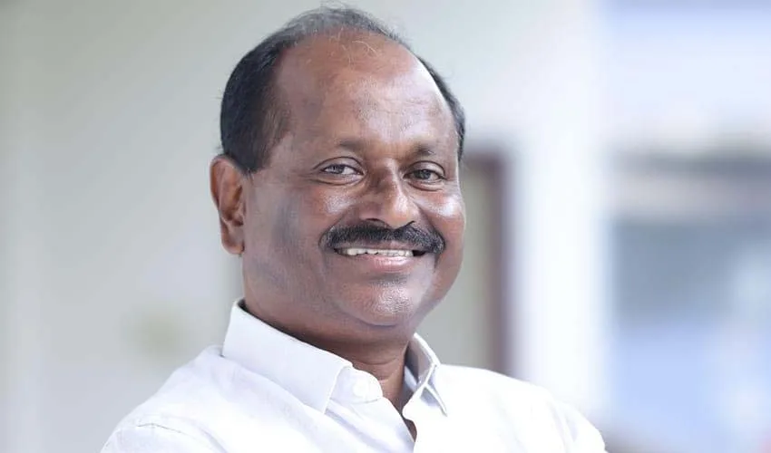 ഫസല്‍ വധക്കേസിലെ എട്ടാം പ്രതി, ശിക്ഷിക്കപ്പെട്ടാല്‍ അയോഗ്യൻ, കാരായി രാജന് സത്യപ്രതിജ്ഞക്ക് ഇളവ് നല്‍കി സിബിഐ കോടതി