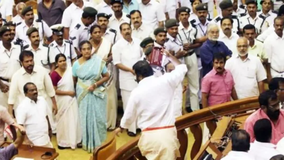 നിയമസഭാ കയ്യാങ്കളി കേസ്; സ്ത്രീത്വത്തെ അപമാനിക്കല്‍ അടക്കമുള്ള കുറ്റങ്ങള്‍ നിലനില്‍ക്കില്ലെന്ന് കോടതി